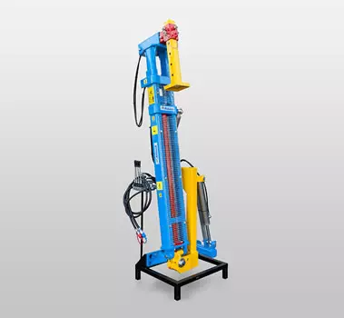 Universal lateral pole setter complete with hydraulic distributor with levers