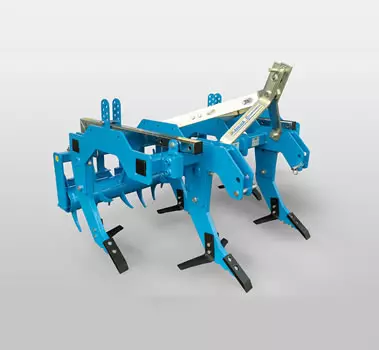 Agricultural machines for moving the compacted soil through a series of vertical notches which, depending on the mechanical characteristics of the soil, may or may not produce the clods crumbling